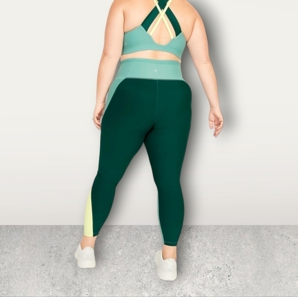 4X -Old Navy | High-Waisted PowerSoft Color-Block 7/8-Length Compression Legging - Picture 4 of 4